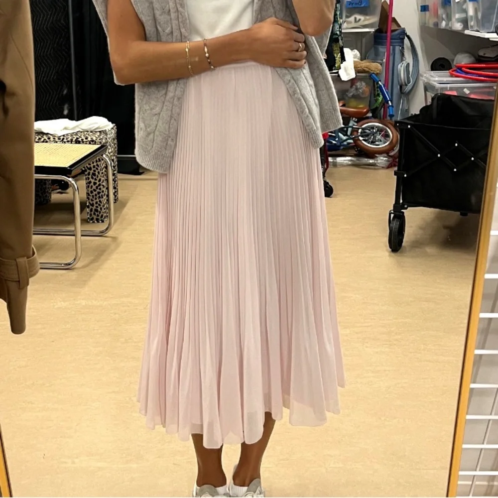 Aritzia Pleated Midi Skirt - Picture 3 of 5
